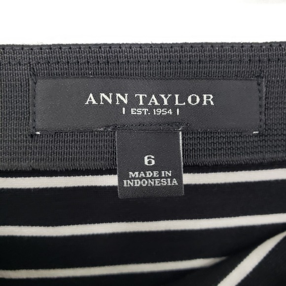 3/$25 Ann Taylor Striped Mini Skirt 6 Pencil Stretch Ponte Knit Black White Blue - Picture 4 of 9